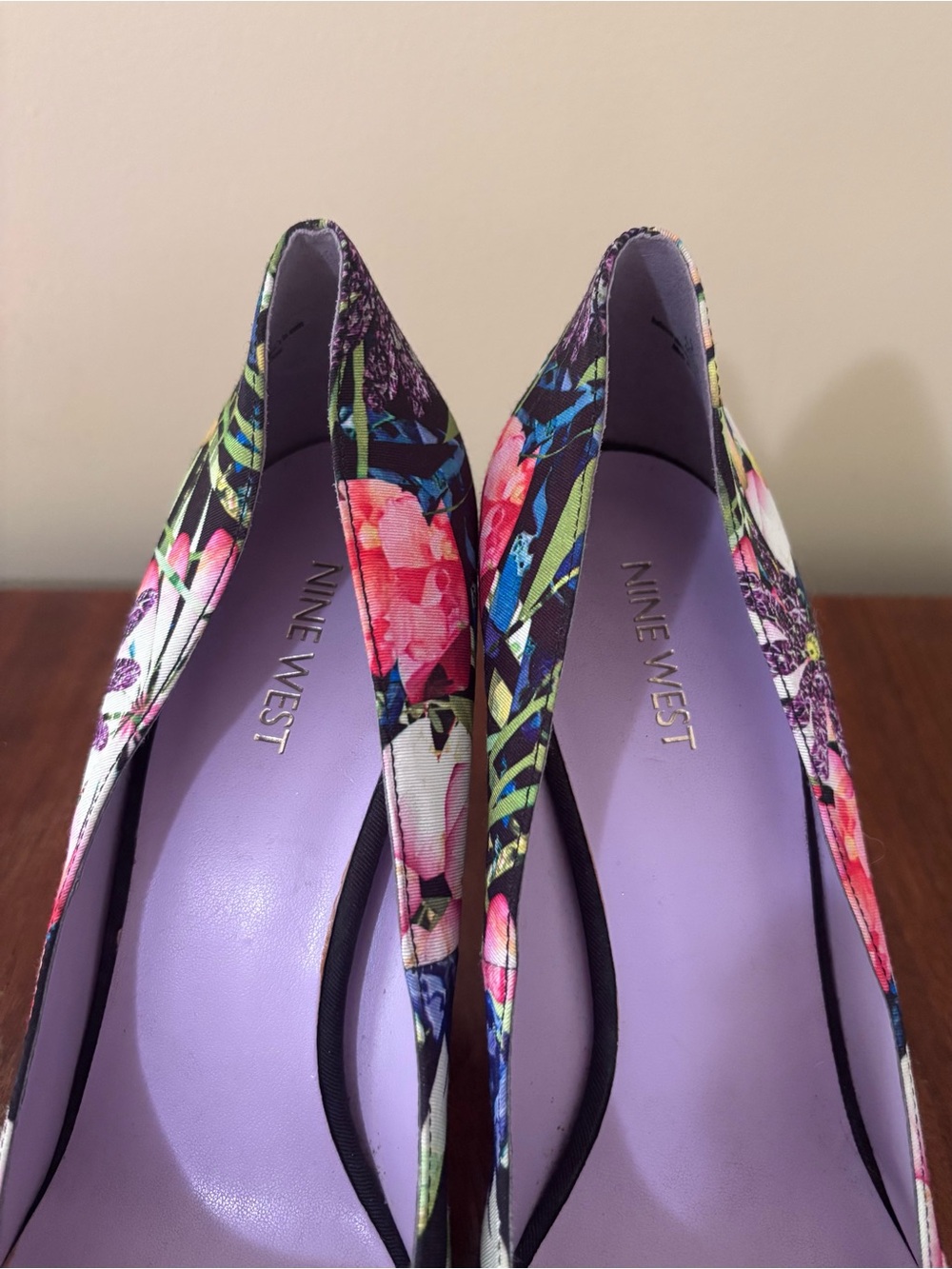 Nine West| Tatiana Black & Purple Floral Print High Heel Satin Pumps Sz 9.5 - Picture 7 of 9